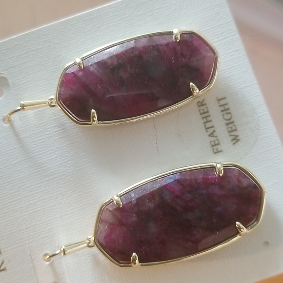 NEW WITH TAG KENDRA SCOTT FACETED ELLE EARRINGS GOLD RASPBERRY LABRADORITE - Picture 2 of 3
